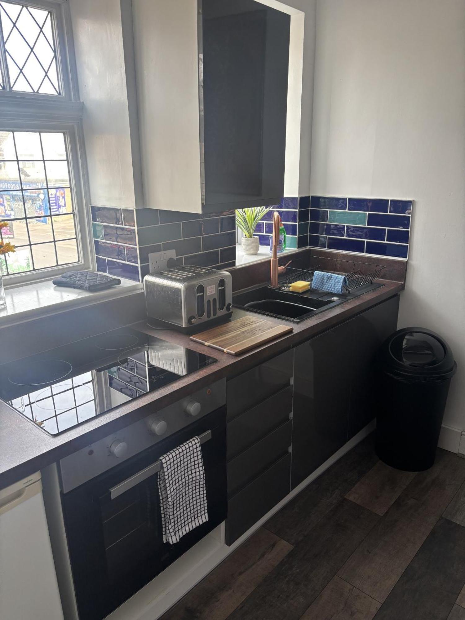 Cosy Retreat - Location, 1 Bed, Free Parking, High Speed Wifi *
