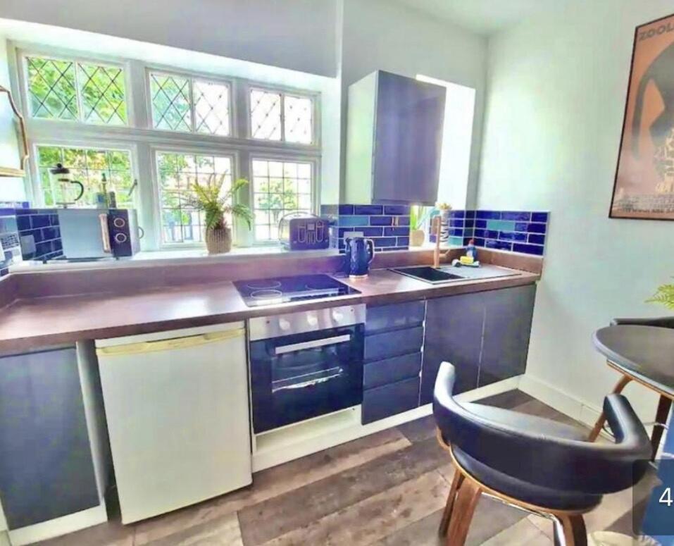 Cosy Retreat - Location, 1 Bed, Free Parking, High Speed Wifi Apartment