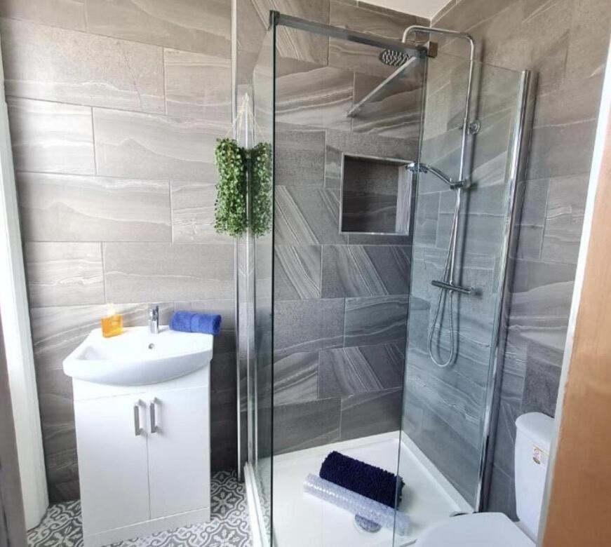 Cosy Retreat - Location, 1 Bed, Free Parking, High Speed Wifi Apartment